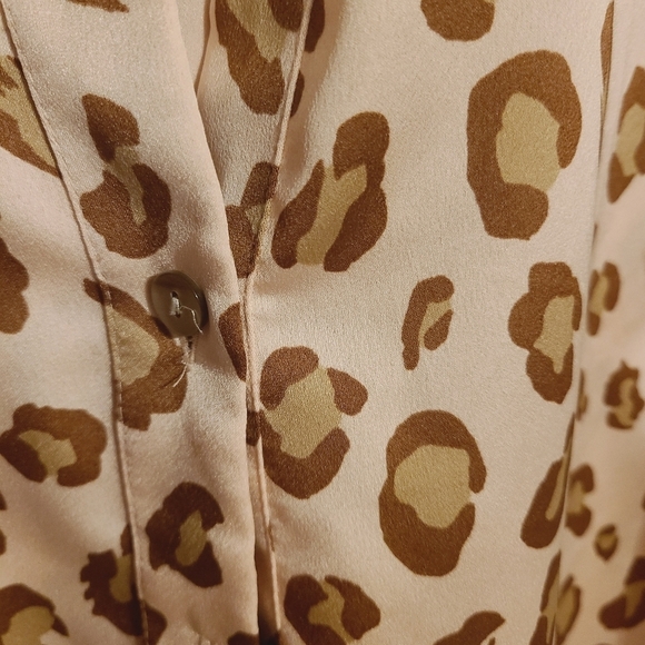 Ann Taylor Factory | Women's Leopard Print Button-Down Blouse (Size Large) - Picture 7 of 13